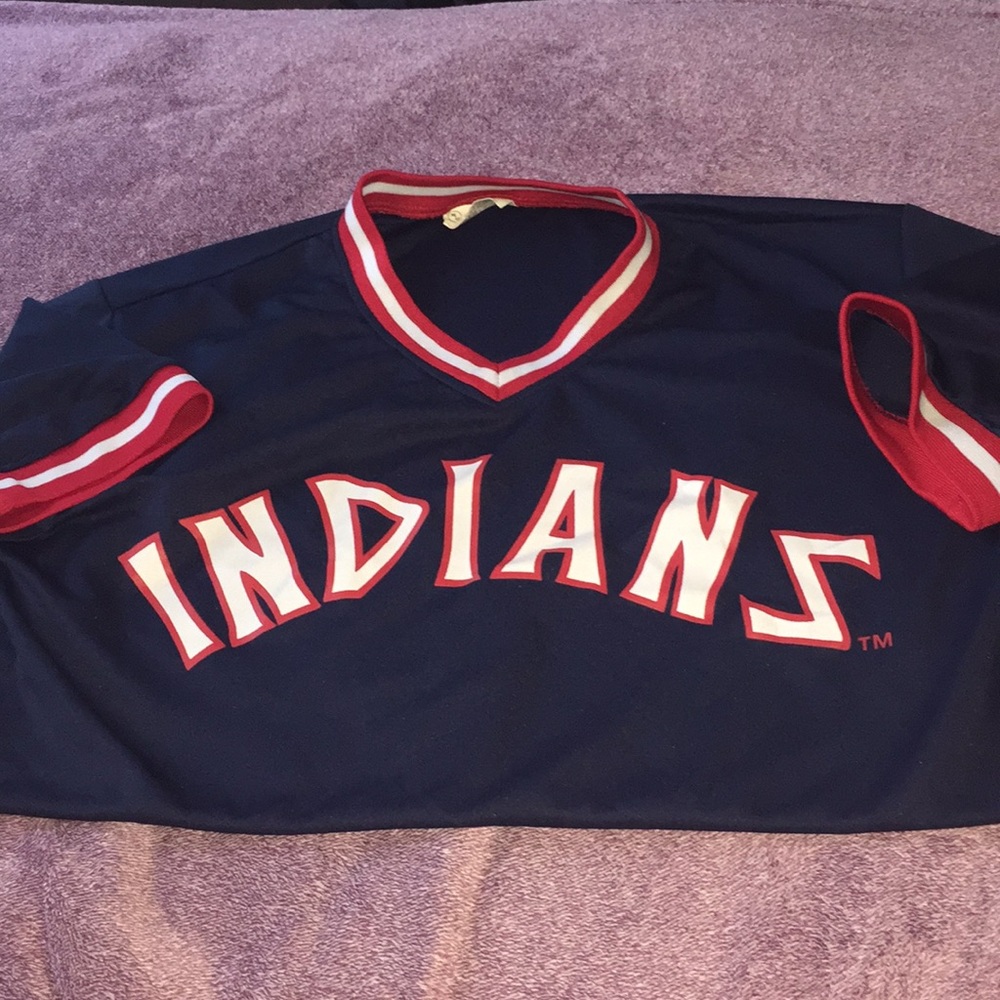 ⚾️⚾️ Cleveland Indians V-Neck